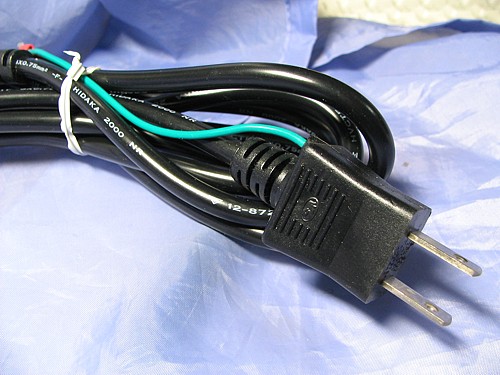AC電源ケーブル 3P−2P(アース線付)(中古) AC電源ケーブル 3P−2P(アース線付)(中古)